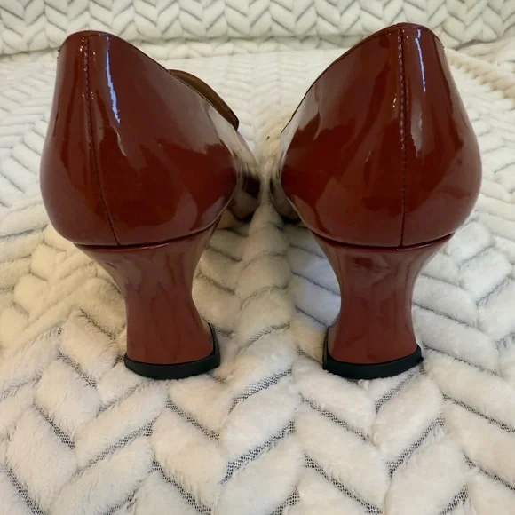 John Fluevog Red Patent Leather Heels with Sculpted Heel - Desmond - Picture 4 of 5